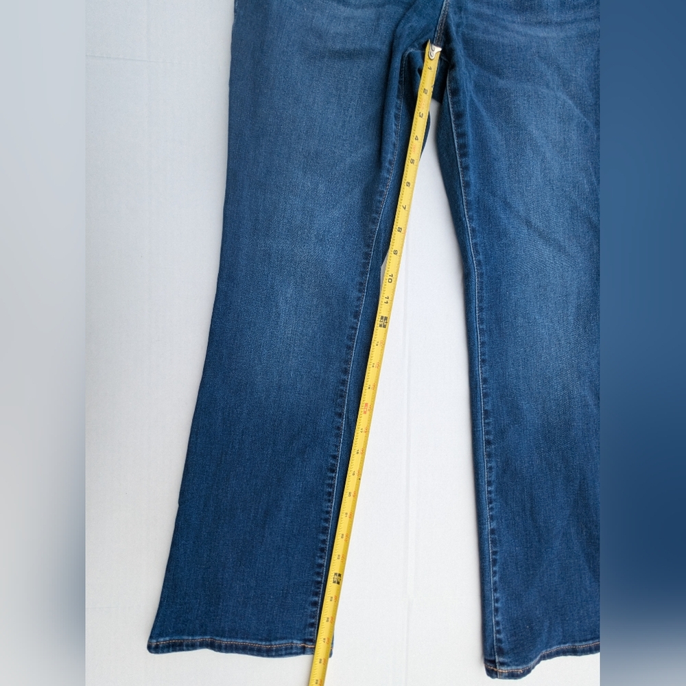 Old Navy Mid Rise Kicker Bootcut 2 Pair Medium & Dark Wash Jeans Size 6 Petite - Picture 15 of 16